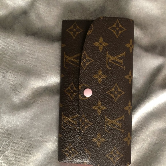 New Wallet Alert🔥 - Picture 1 of 3